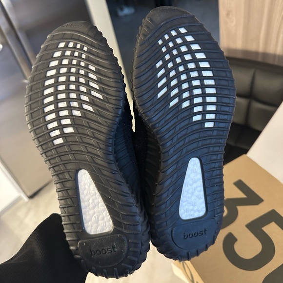 NEW Yeezy 350 VS size 7 1/2 - Picture 4 of 5